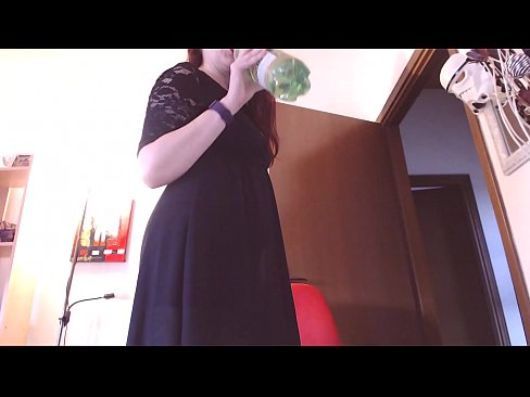 ❤️ Ein unterwürfiger Sklave, der schmutzige und üppige Höschen liebt, wird gezwungen zu masturbieren, nachdem er dieses Video gesehen hat! Sex bei uns ❌️