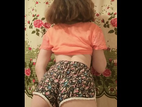 ❤️ Sexy junges Babe zieht ihre Shorts vor der Kamera aus Sex bei uns ❌️