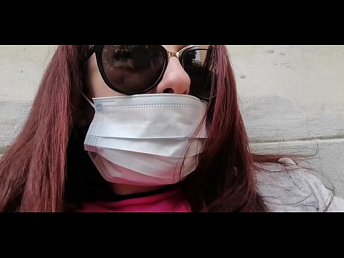 ❤️ Nicoletta rächt sich an ihrem Nachbarn und pinkelt in seine Garage (Special Covid19 Italian Quarantine) Sex bei uns ❌️